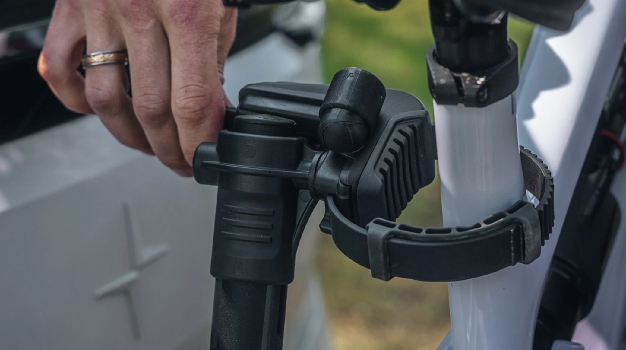 Zrobili bagażnik dla singli z rowerem. „Sorry, nie mogę cię zabrać”