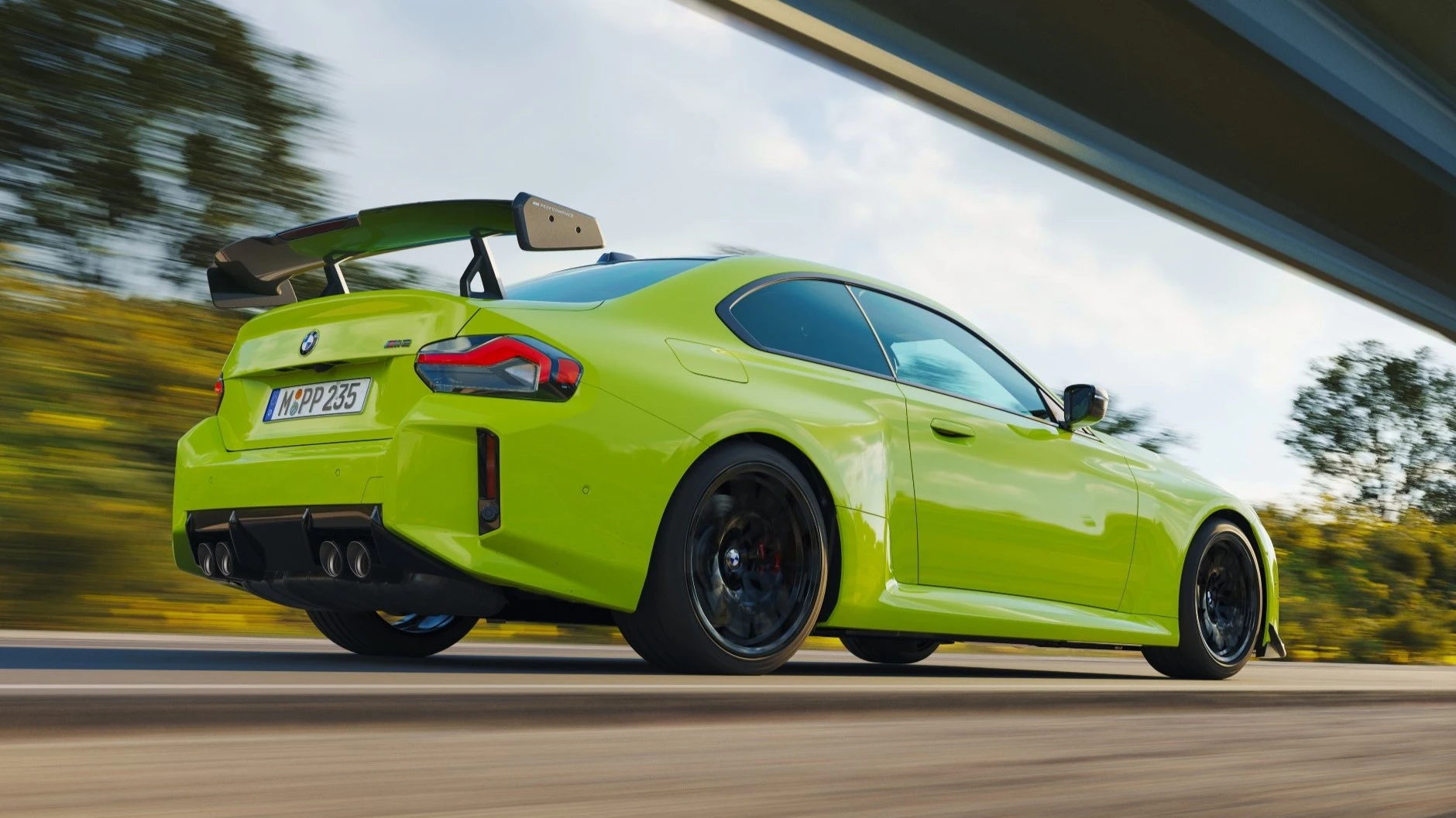 Nowe BMW do driftu i szybkiej jazdy. Jeszcze łatwiej stracisz prawko