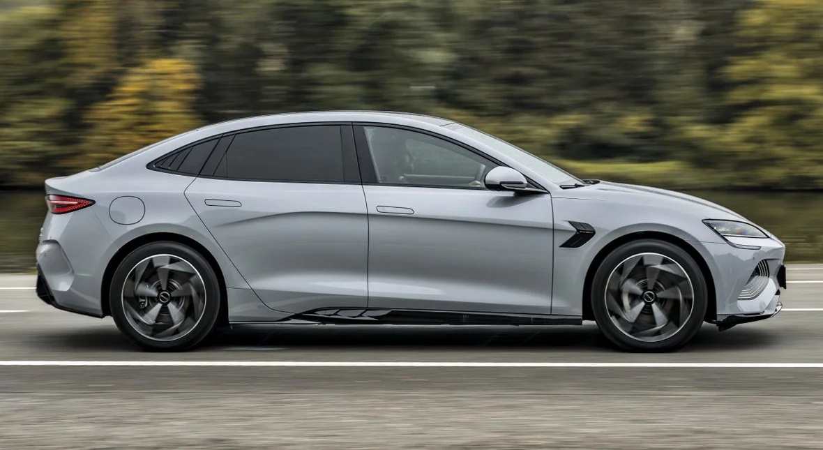 Image for Najtańsze 500 KM na rynku. Tesla robi wielkie oczy