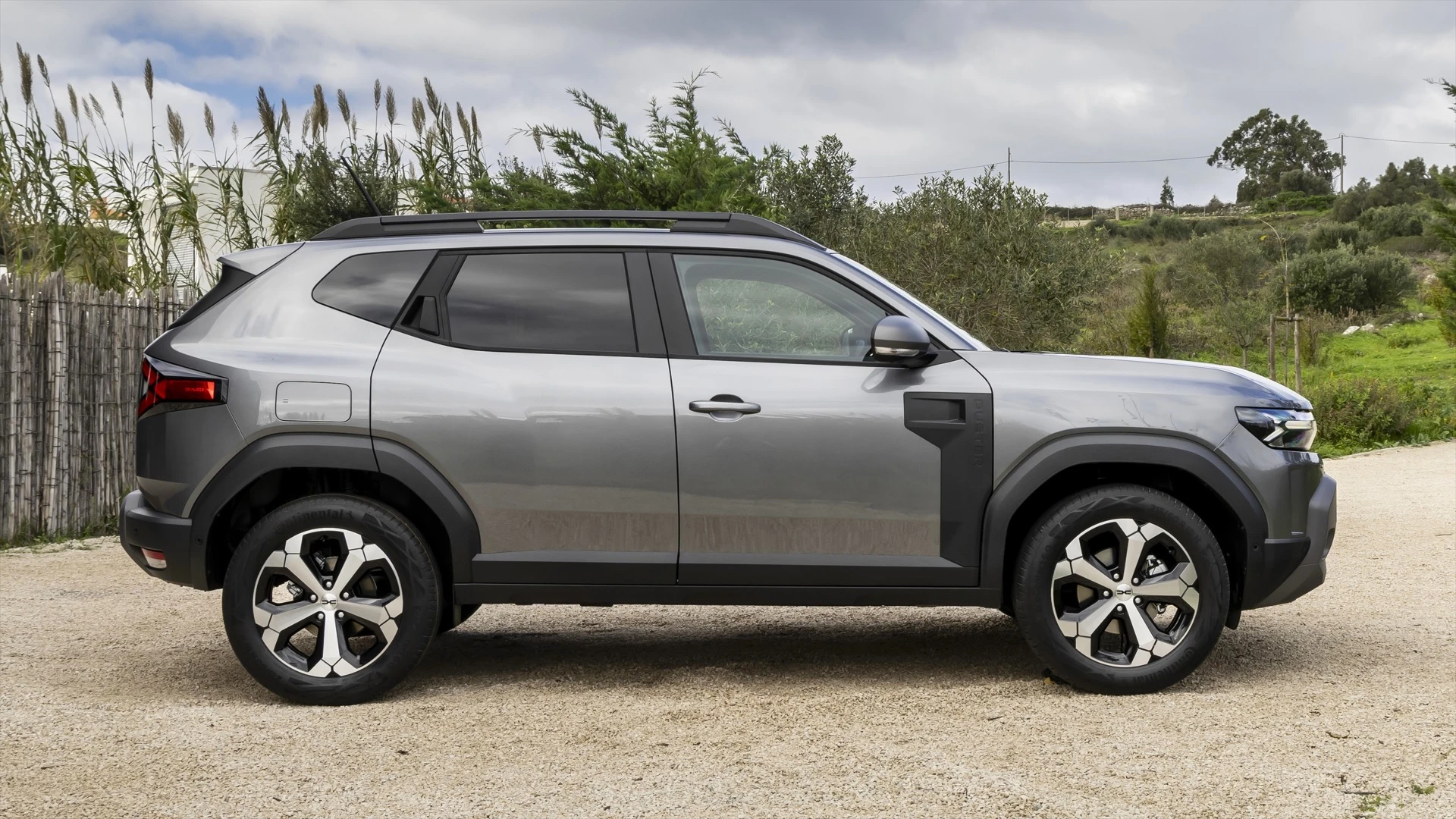 Hybrydowy SUV Dacii za mniej niż 100 tys. zł. Podziękujcie Chińczykom