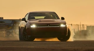 Dodge próbuje ratować muscle cara na prąd. Wsadzi mu V8