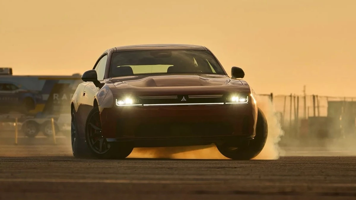 Dodge próbuje ratować muscle cara na prąd. Wsadzi mu V8