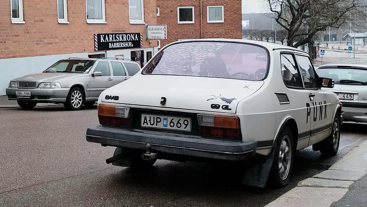 Szwedzi w małych miastach nadal jeżdżą youngtimerami. I bardzo dobrze