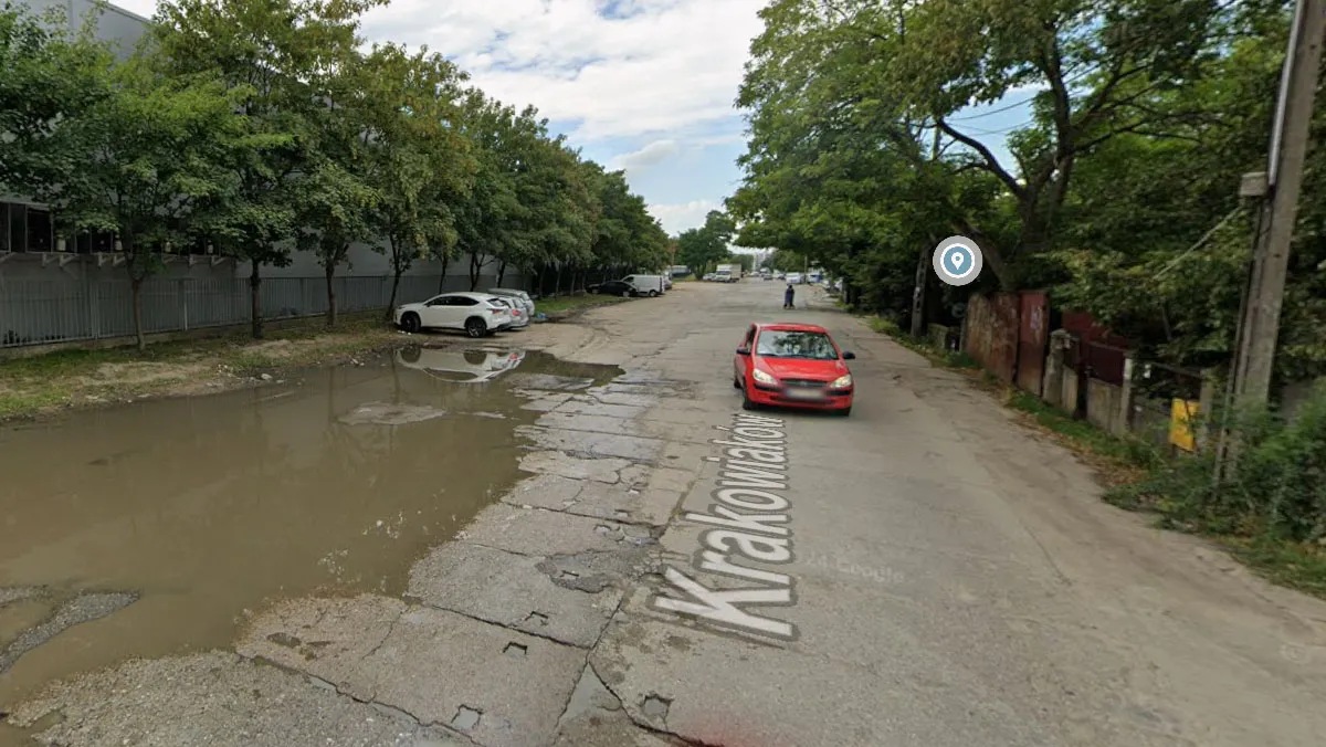 Warszawska droga błaga o remont. Zapewnia kurs zmiany koła