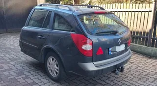 Ta Laguna sama nie jeździ. Ale się nie zepsuje