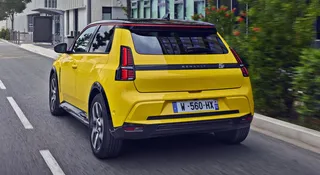 Renault 5 w nowej wersji. Francuzi uznali, że hamulec jest zbędny