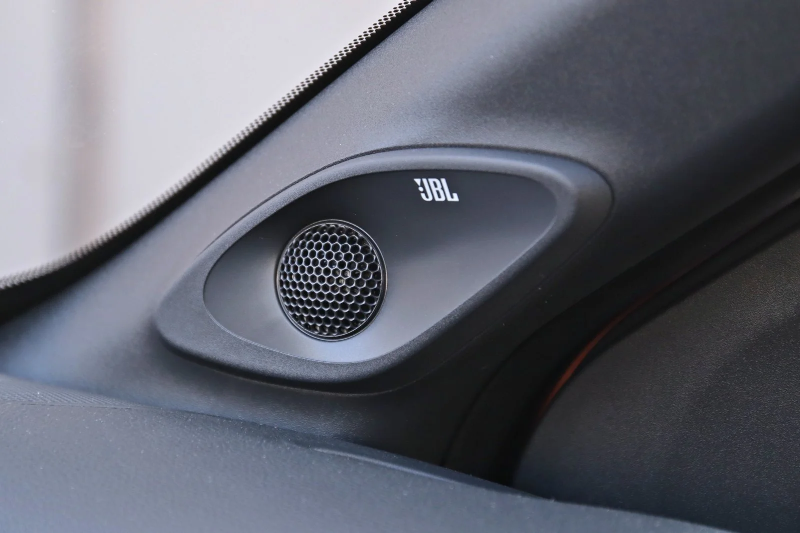 Toyota Aygo X Hybrid - audio JBL 