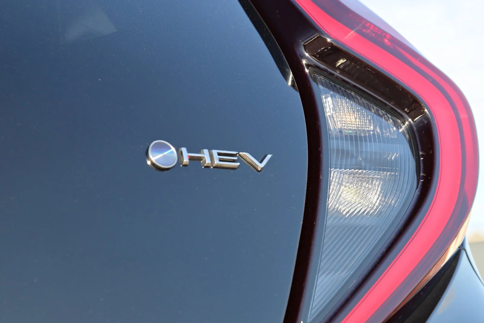 Toyota Aygo X Hybrid - napis 