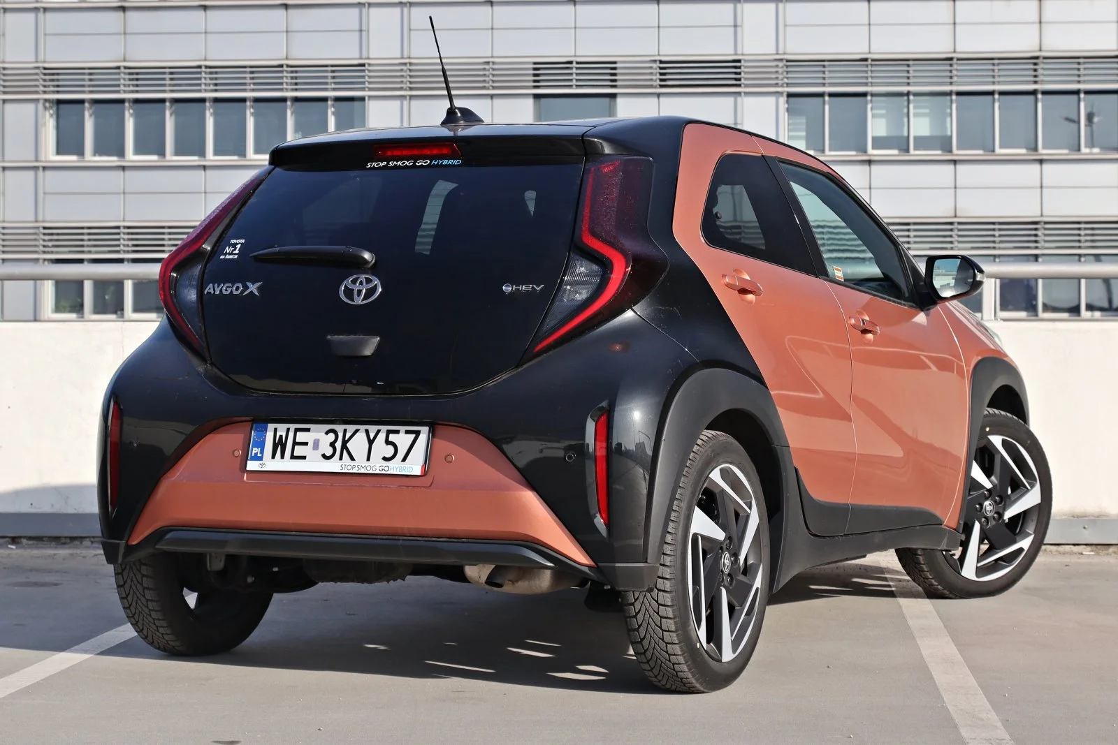 Toyota Aygo X Hybrid - tył 