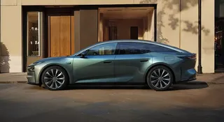 Toyota z chińskim wnętrzem kosi rywali. Zamówienia się posypały