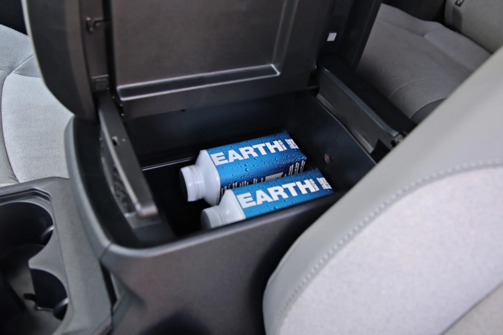 Toyota C-HR+ (2026) - podłokietnik