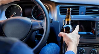 Alkohol w samochodzie. Nie musisz prowadzić, żeby dostać mandat