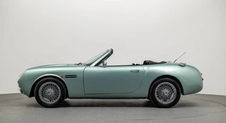 Aston-Martin MX-5 pogodzi wszystkich. Poczuj się jak James Bond na zlotach JDM