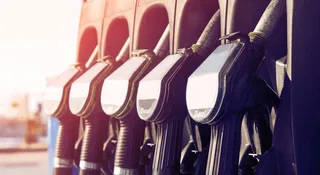 Święta minęły, a ceny paliw nie drgnęły. Przyczyna jest prosta