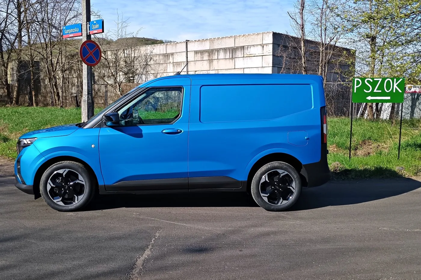 Ford E-Transit Courier 