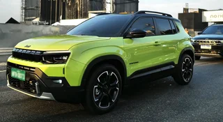 Oto nowy Jeep Avenger. Limonka spadła na drogę