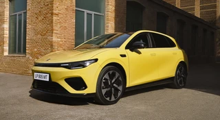 Hatchback Stellantis wyceniony. 106 900 zł i Volkswagen zgrzyta zderzakami