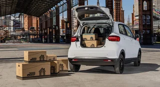 Mały elektryczny „chińczyk” w praktycznej odmianie. Dostawcy jedzenia go pokochają