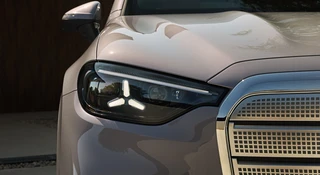 Nowy Mercedes wyciekł przed premierą. Zdecydowali się obudować ekran autem