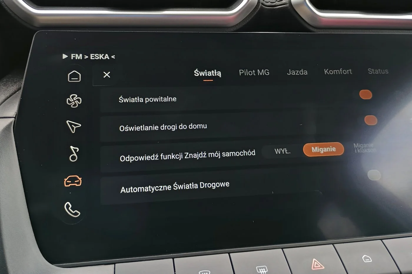 MG ZS - system multimedialny