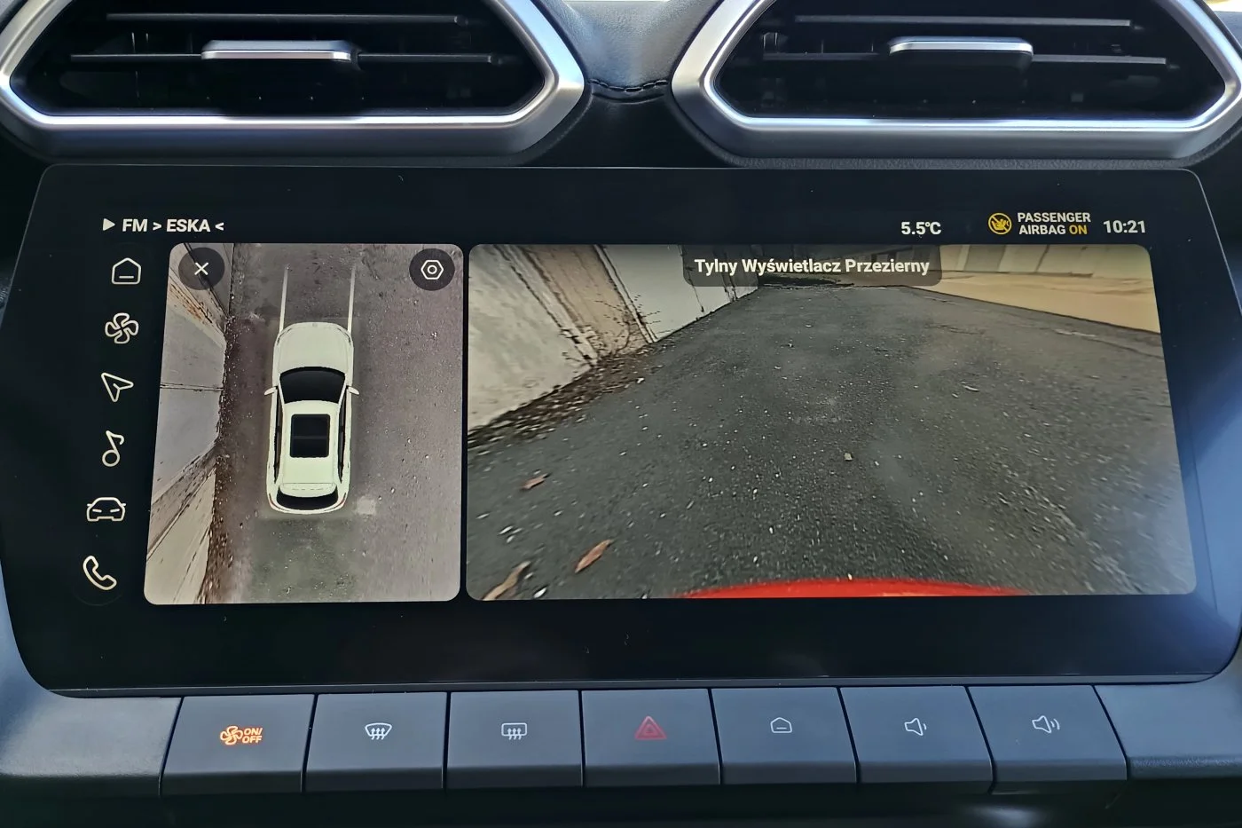 MG ZS - system multimedialny