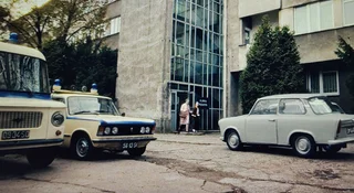 Nie mogłem skupić się na fabule filmu. Wszystko przez auta na planie