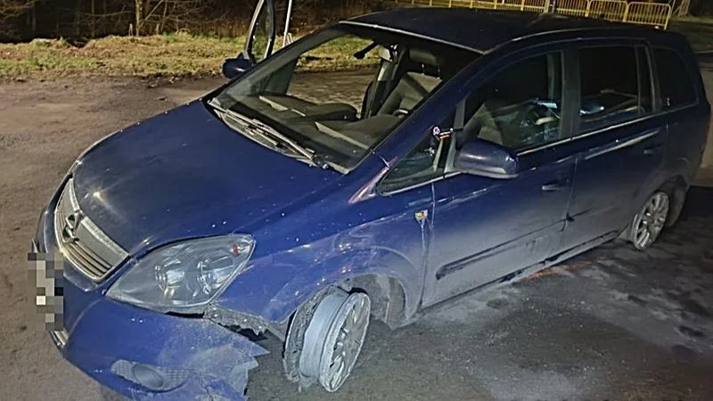 Pijana jechała na felgach. Pewnie nie mogła się zdecydować