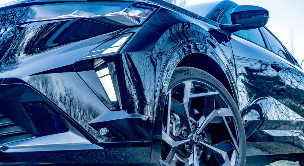 Image for Renault Rafale 4x4 300 KM to samochód dla ludzi, którzy nie potrafią czytać. Problem: czytanie jest przereklamowane