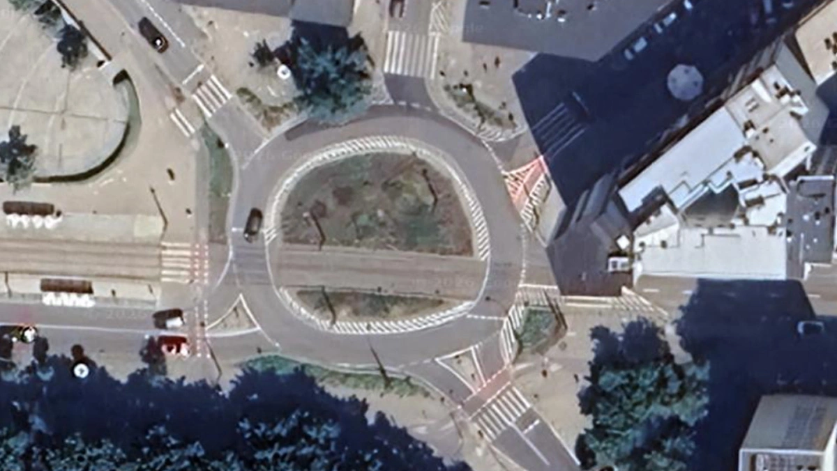 Z daleka to zwykłe rondo. Bliskość sprawi, że pojedziesz prosto