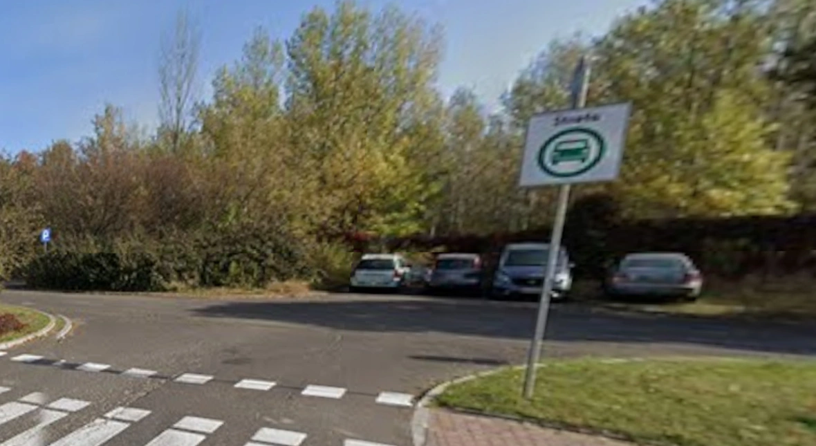 Image for Parking jest w strefie czystego transportu, a droga już nie. Świetnie to wymyślili