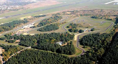 Zabrakło tylko Tuska z buldożerem. Tor Poznań wznawia działalność