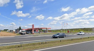 Zapomniana stacja paliw, była pierwsza. Wykończył ją model biznesowy