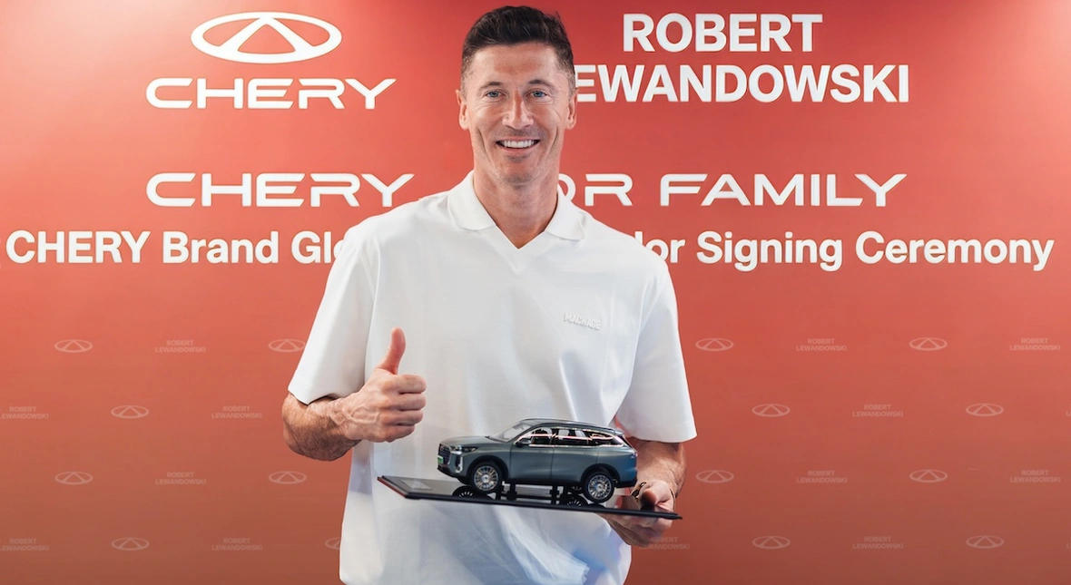 Image for Robert Lewandowski ambasadorem chińskiego giganta. Europa ma dziurawe ręce