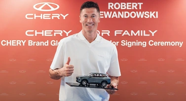 Robert Lewandowski ambasadorem chińskiego giganta. Europa ma dziurawe ręce
