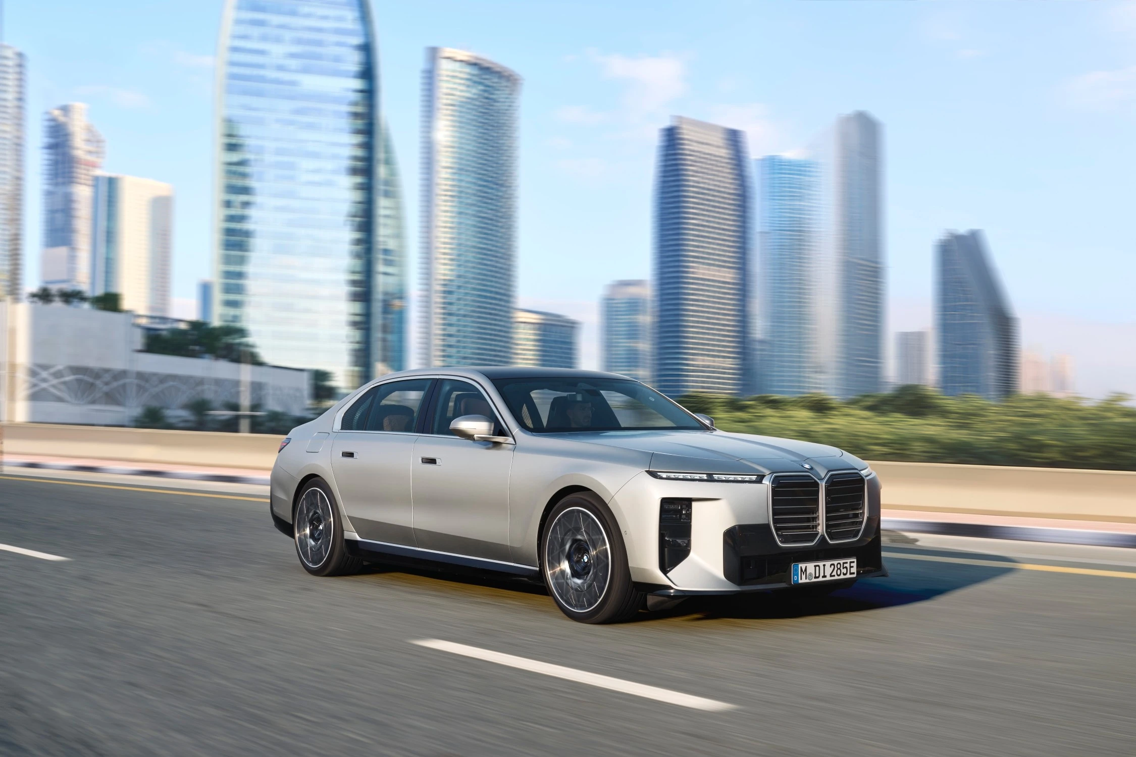 https://cdn-ab.spidersweb.pl/2026/05/bmw-serii-7-lifting-2026-cena-polska-2.jpg