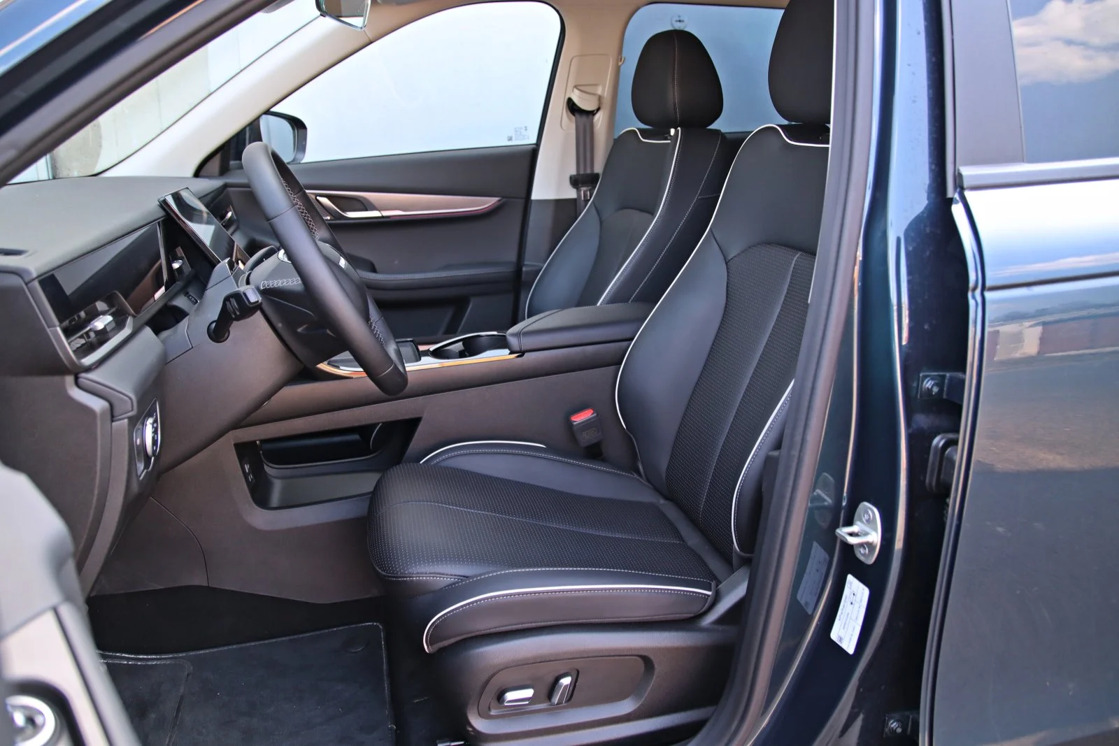 https://cdn-ab.spidersweb.pl/2026/05/jaecoo-5-test-interior1.jpg