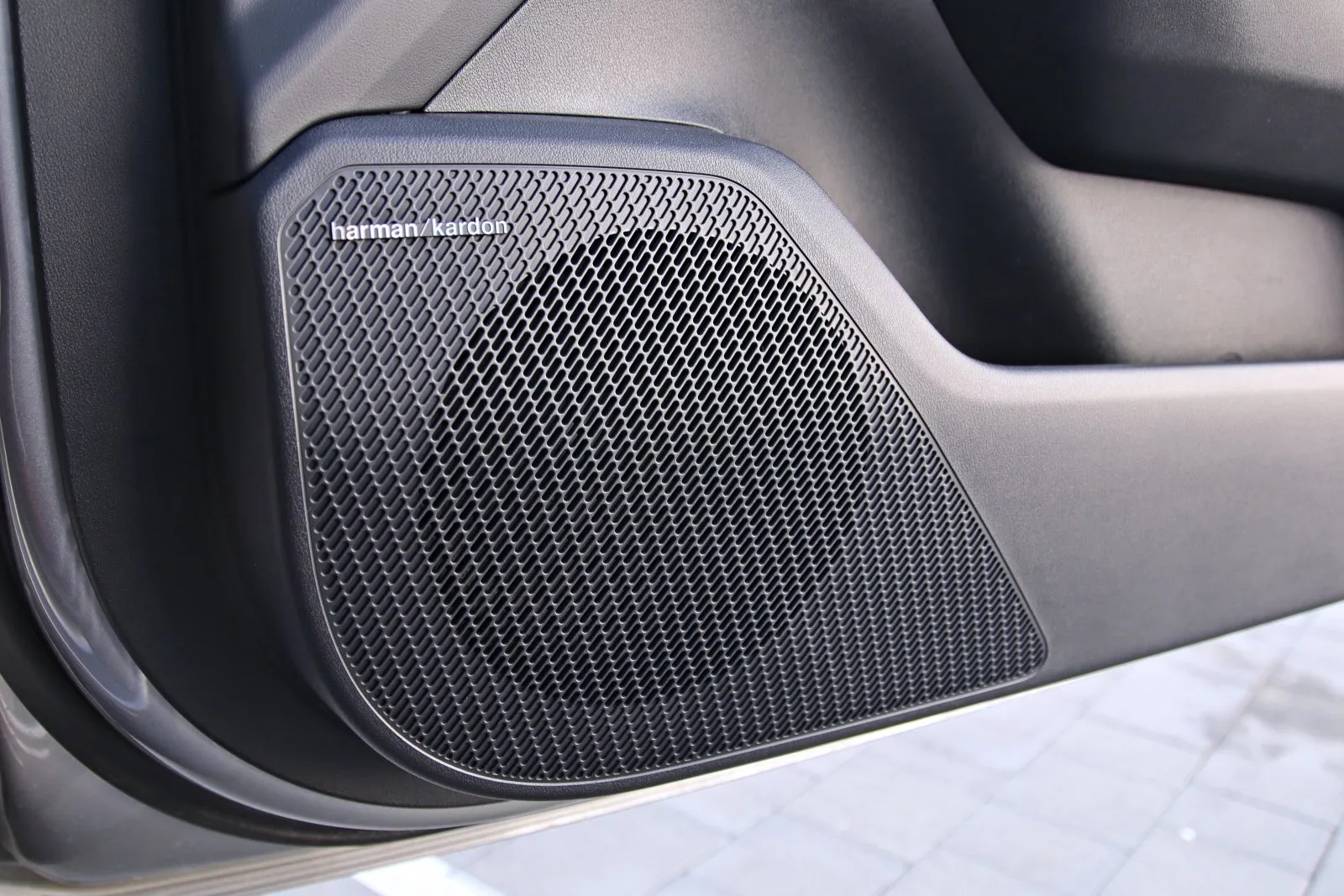 Kia K4 Kombi - audio