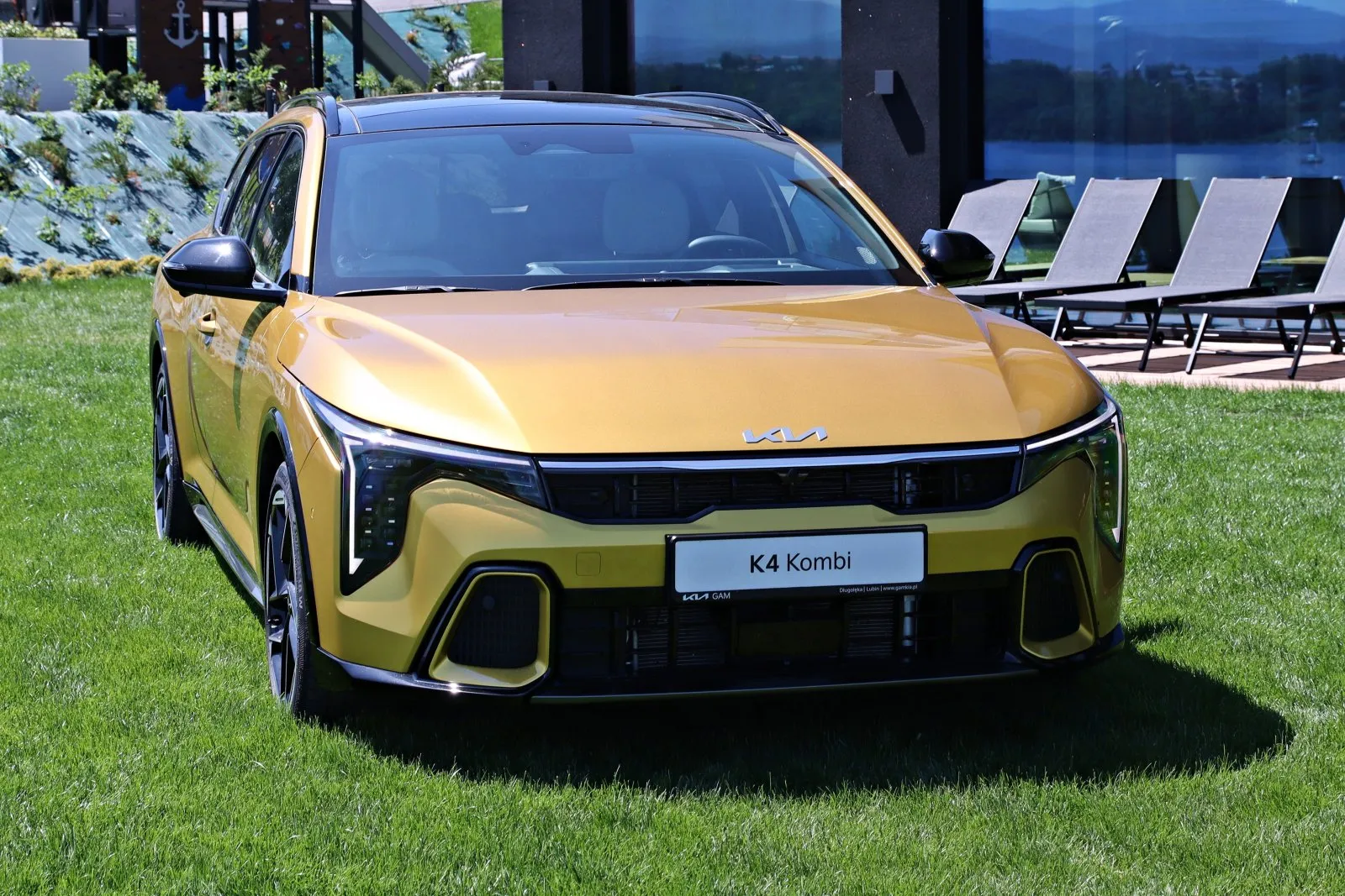 Kia K4 Kombi - przód