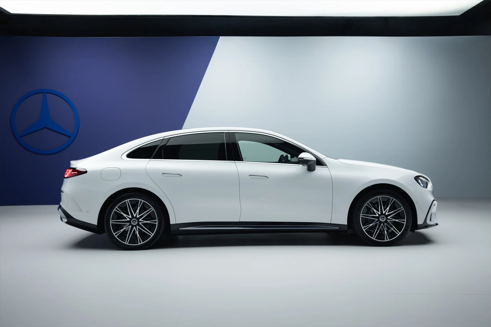 https://cdn-ab.spidersweb.pl/2026/05/mercedes-benz-klasy-c-electric-2026-cena-polska-2.jpg