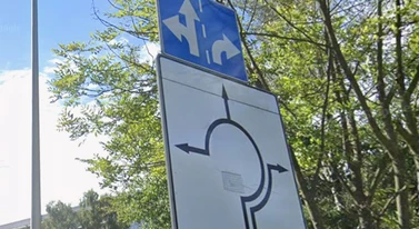 Prosimy o taki znak na rondzie. Na razie to samowolna Agatka