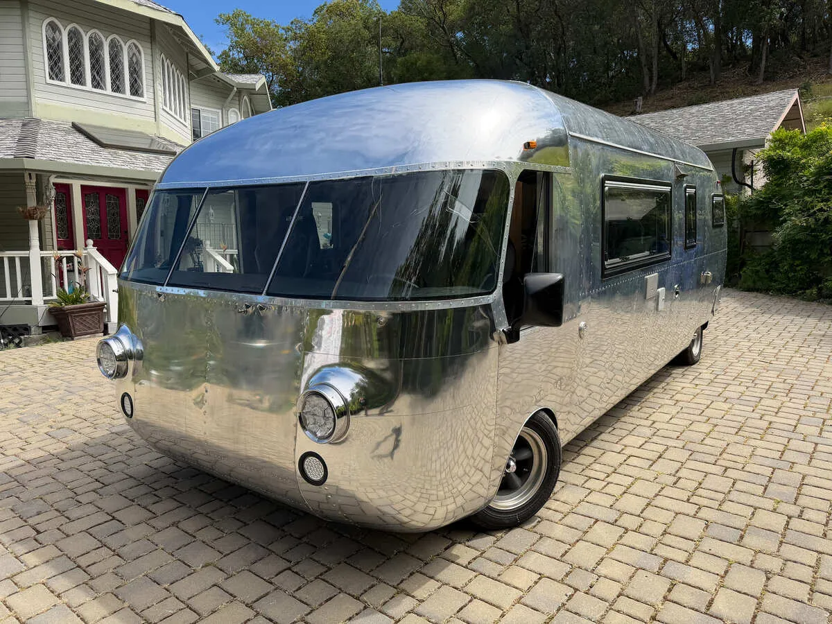 https://cdn-ab.spidersweb.pl/2026/05/ultra-van-przod.jpg