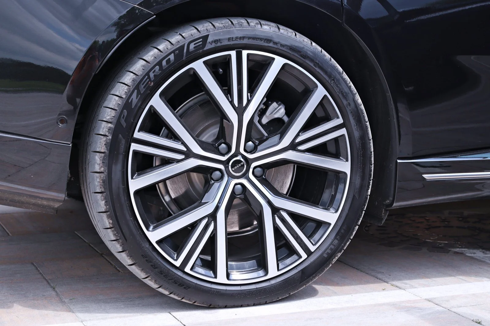 https://cdn-ab.spidersweb.pl/2026/05/volvo-es90-pierwsza-jazda-detal2.jpg