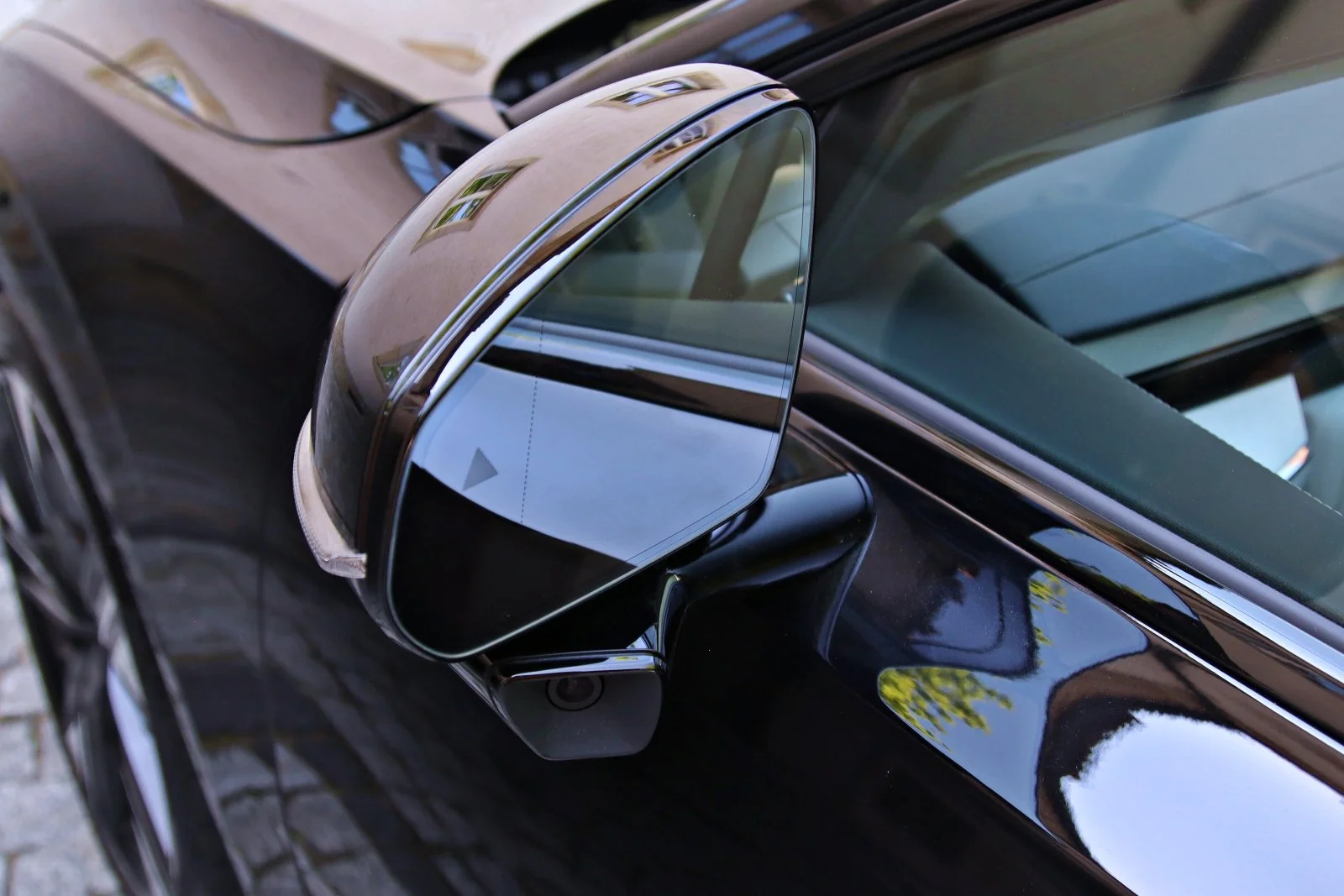 Volvo ES90 - lusterko 