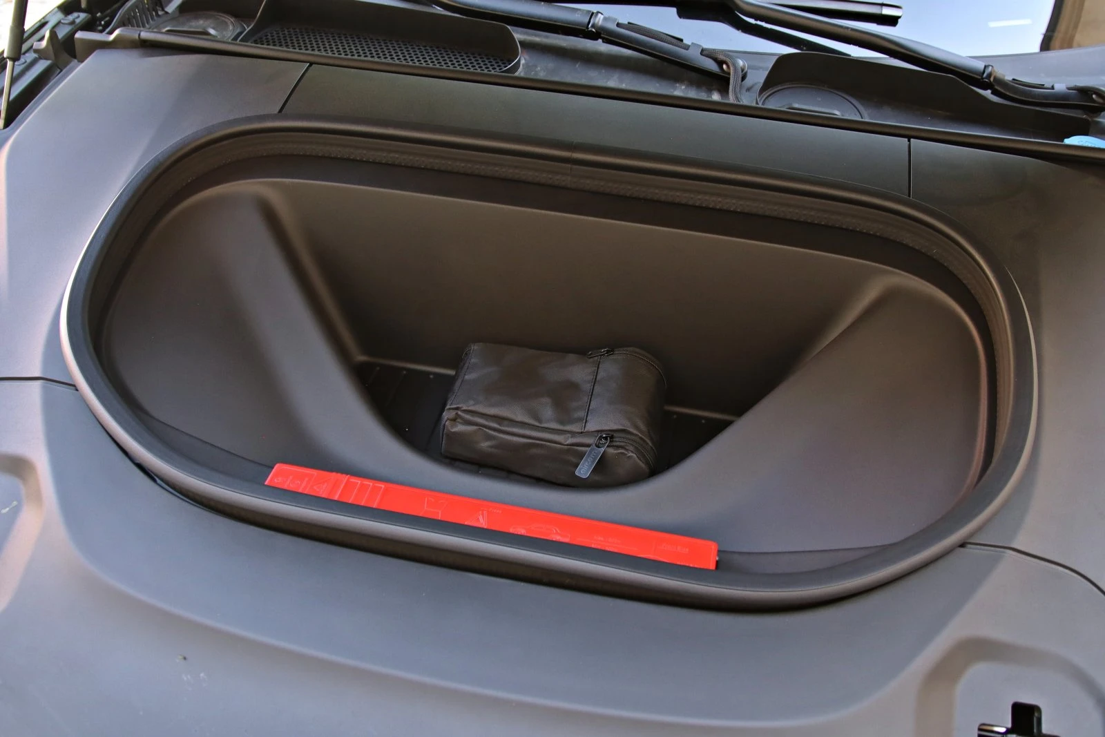 Volvo ES90 - frunk 