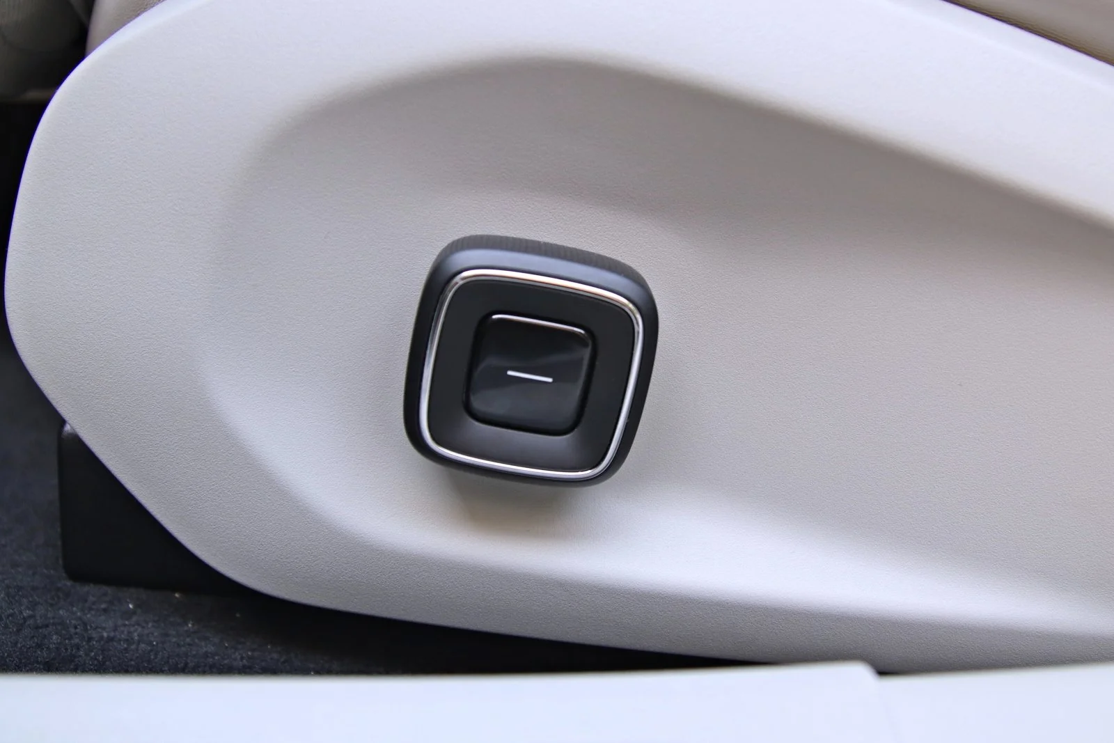 https://cdn-ab.spidersweb.pl/2026/05/volvo-es90-pierwsza-jazda-interior3.jpg