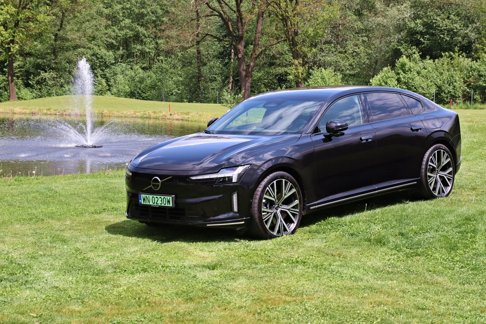 Volvo ES90 - przód 
