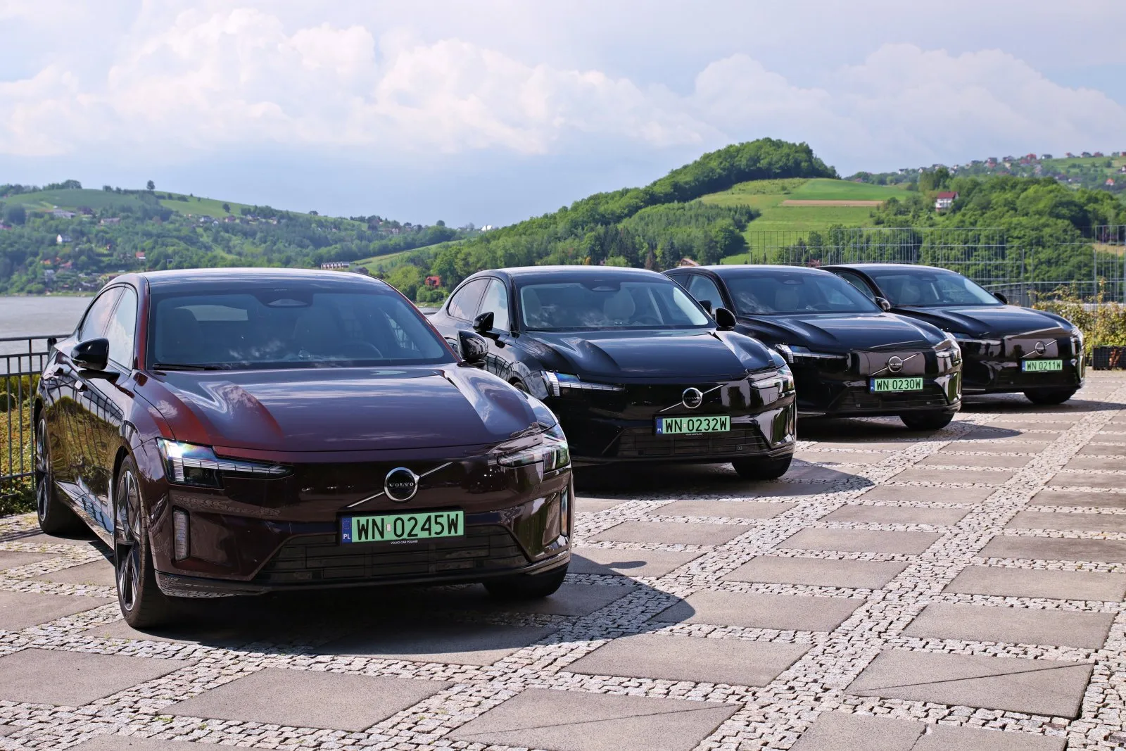 Volvo ES90 - przód 