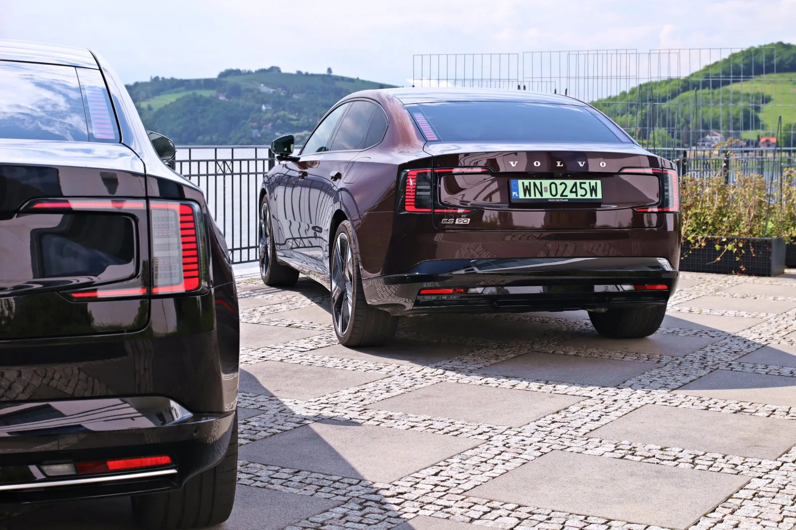 Volvo ES90 - tył 