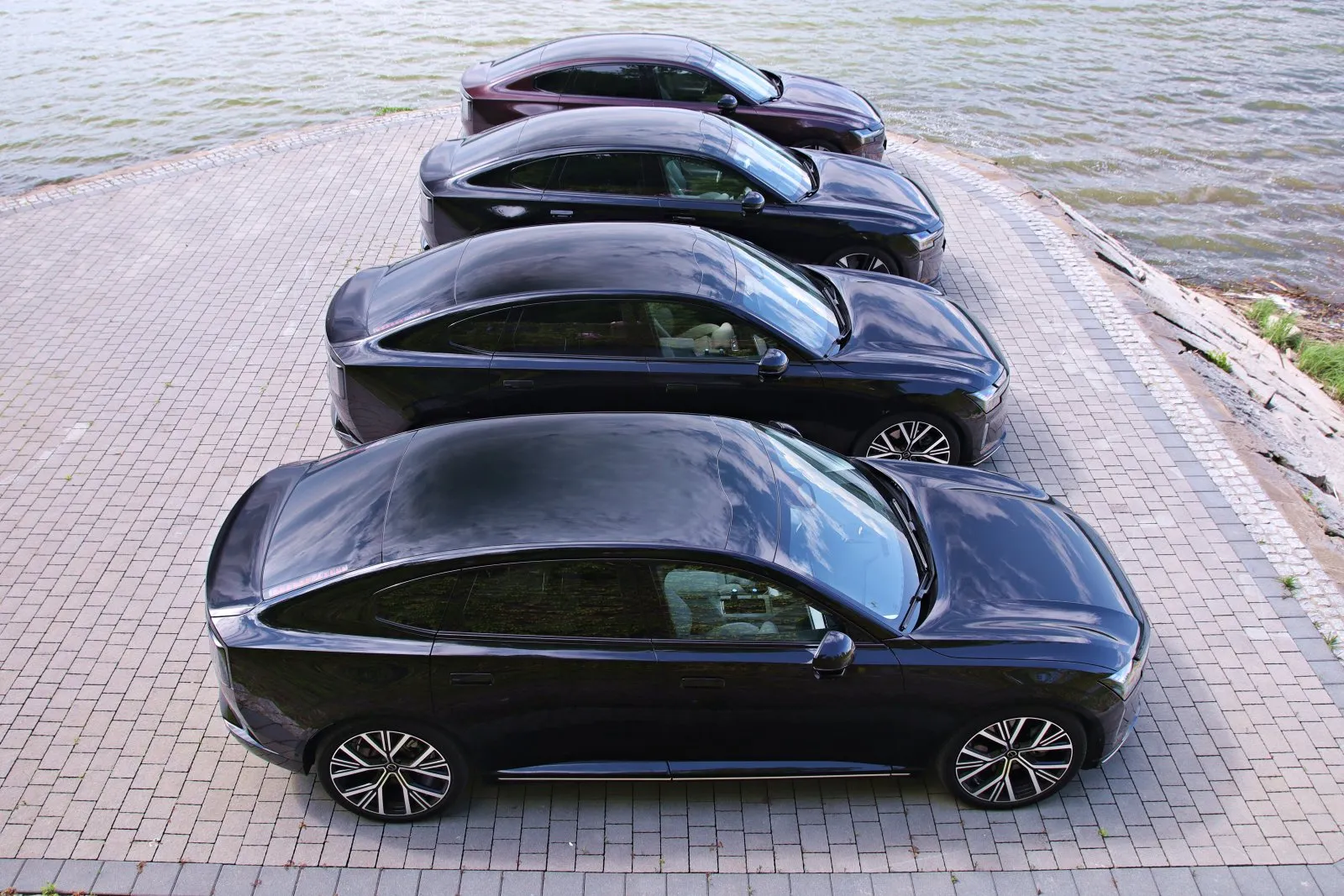 Volvo ES90 - bok 