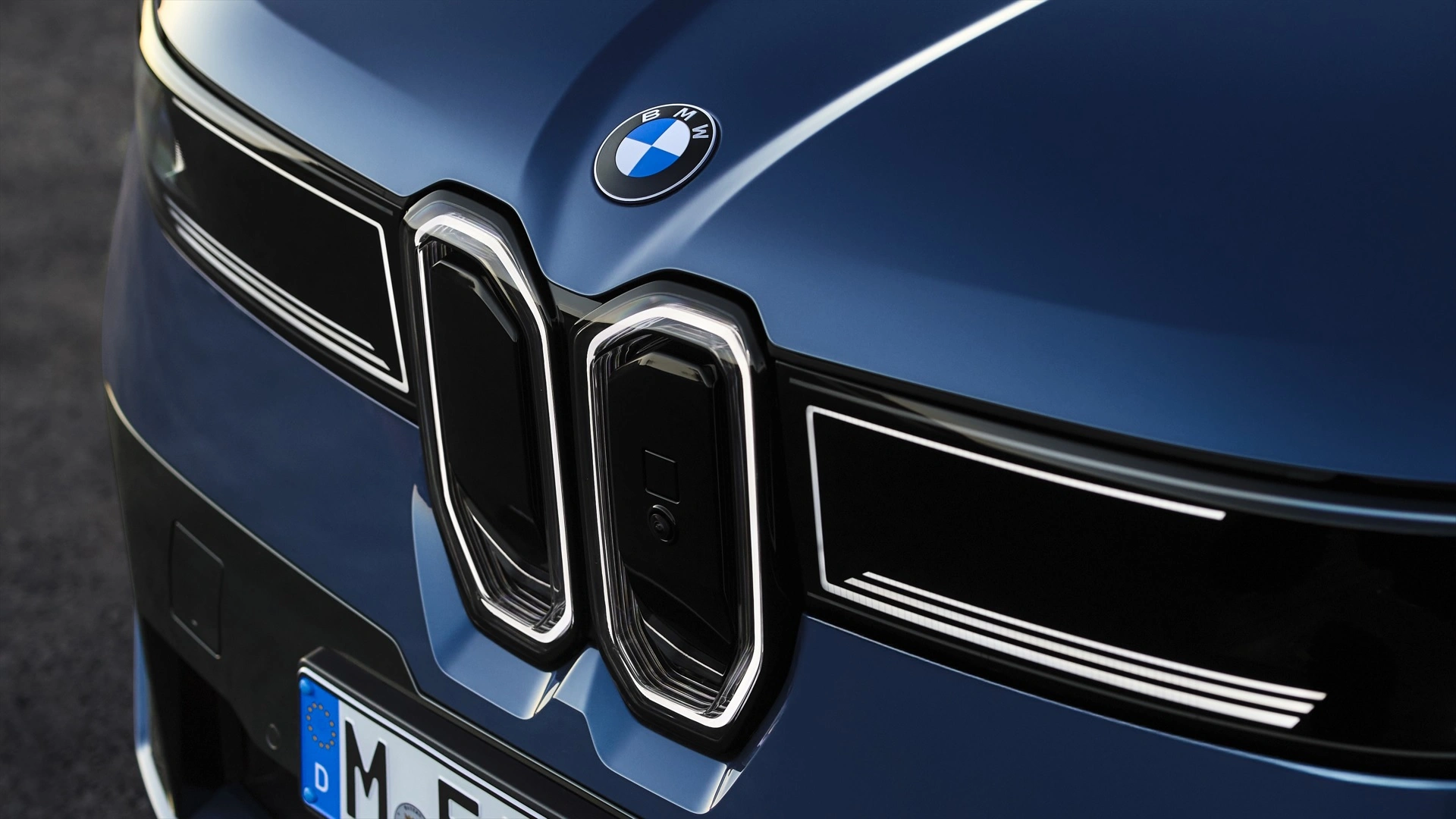 Nowy mały SUV BMW przyłapany. Ze wstydu zakrył zęby bobra